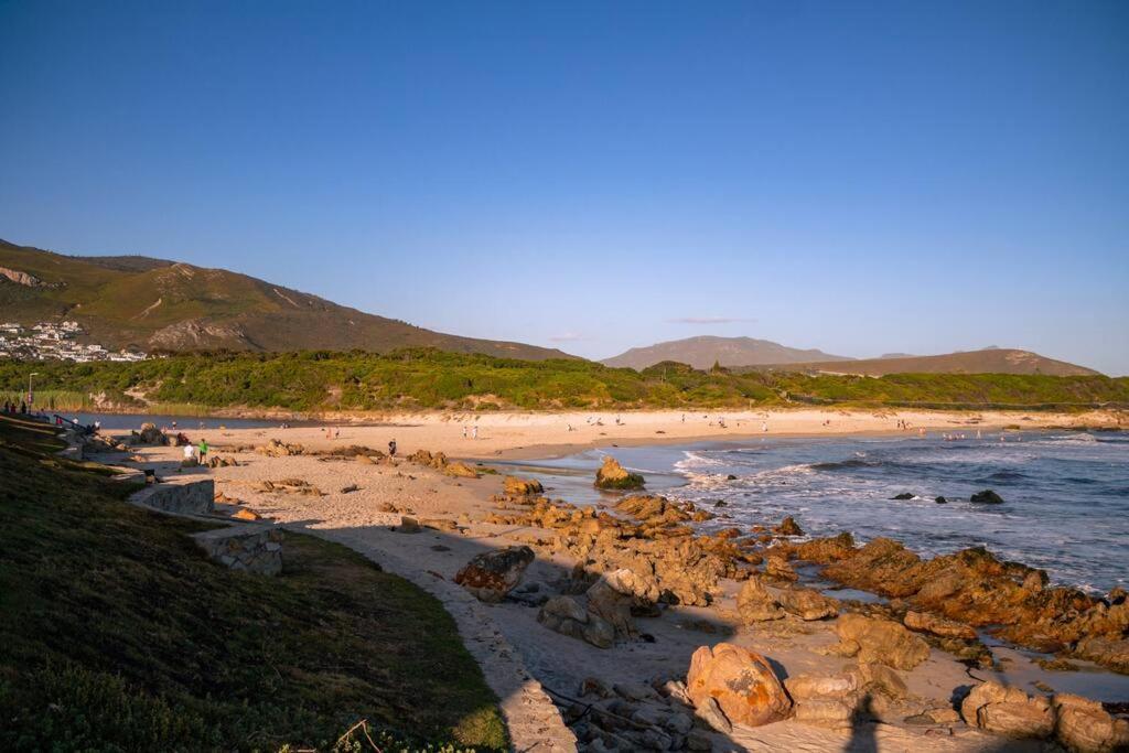 Seafront Family Getaway, Vermont Holiday home Hermanus